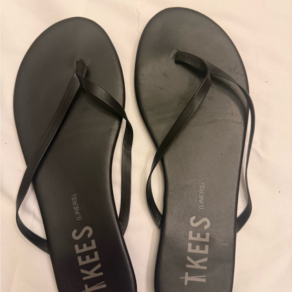 TKEES Slim Black Minimalist Thong Sandals